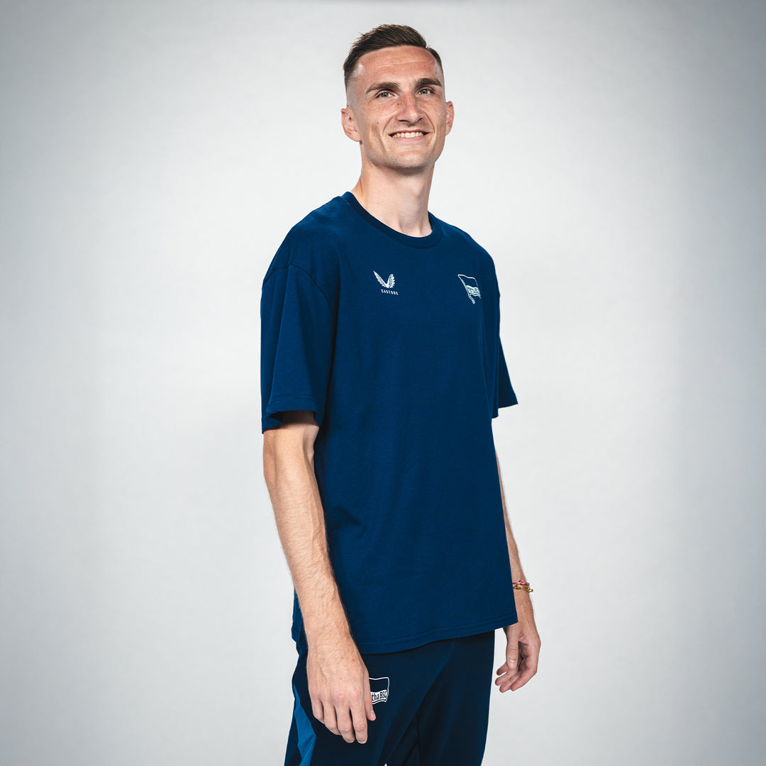 Hertha T-Shirt Castore Logo navy Seitenansicht