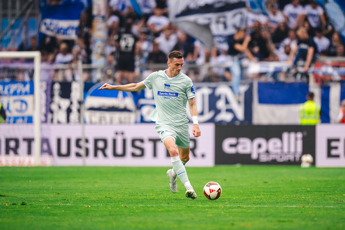 Hertha Matchworn Ausweichtrikot Kolbe 27 #OSNBSC im Spiel