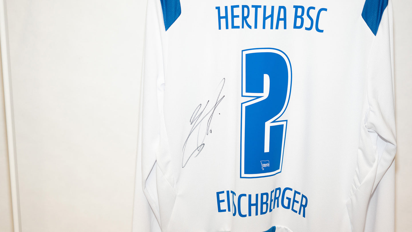 Hertha getragenes langarm Heimtrikot Julian Eitschberger #2 Rückenansicht Detail