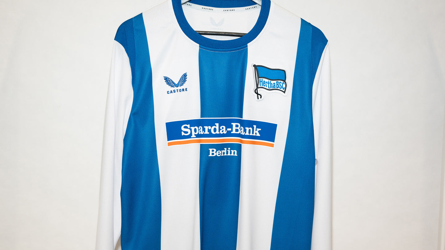 Hertha getragenes langarm Heimtrikot Julian Eitschberger #2 Frontansicht Detail
