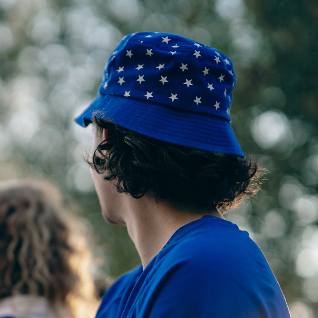 Hertha Fischerhut Sterne in Szene von hinten