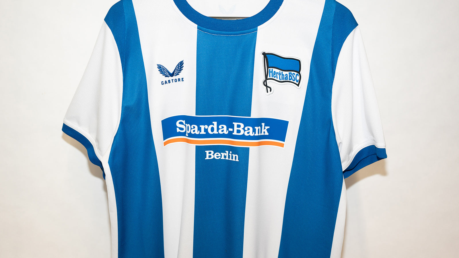 Hertha getragenes langarm Heimtrikot Soufian Gouram #33 Frontansicht Detail