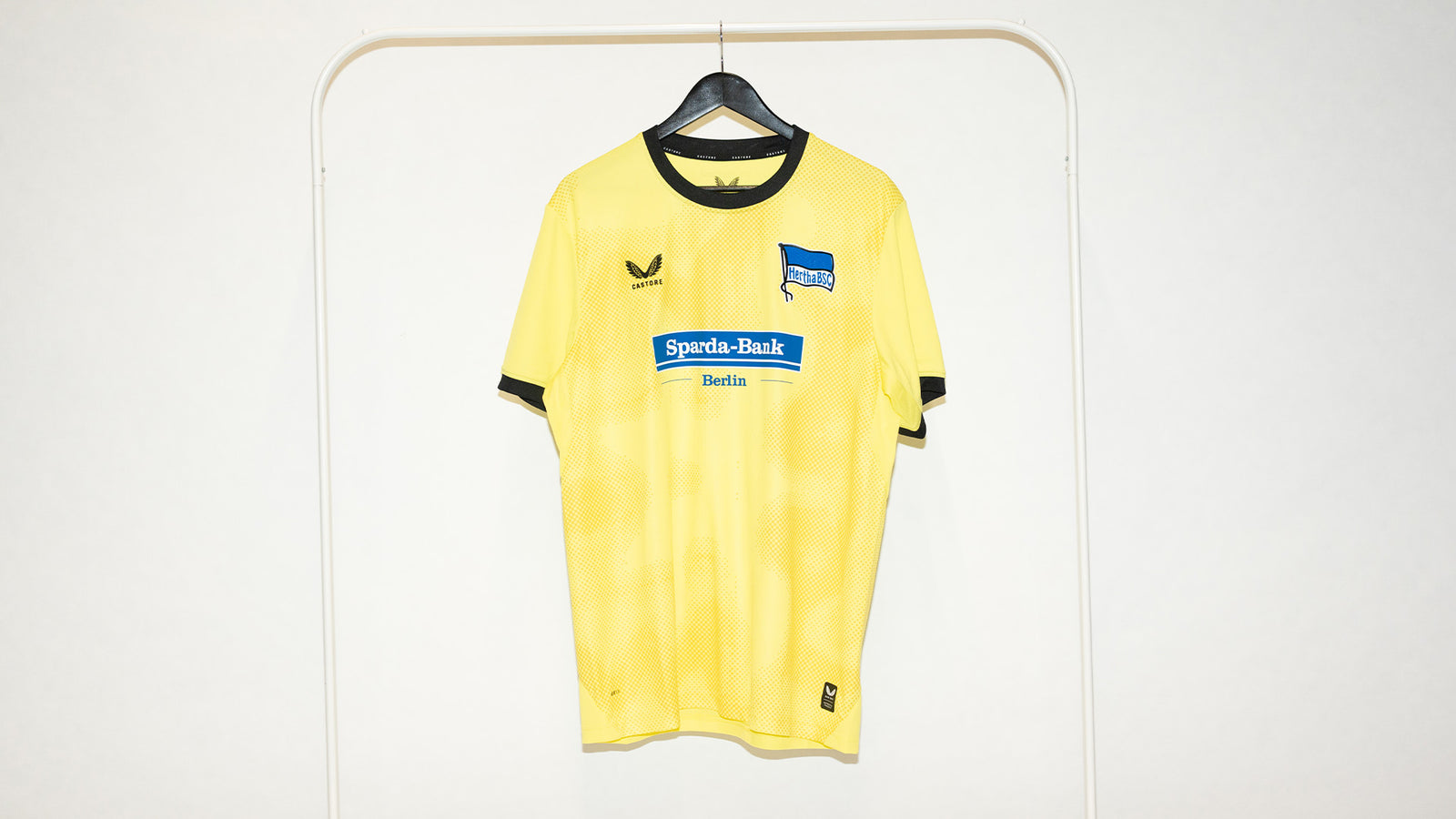 Hertha getragenes langarm Heimtrikot Konstantin Heide #13 Frontansicht