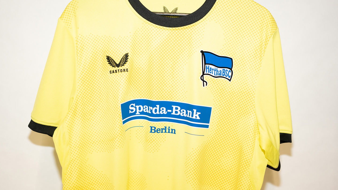 Hertha getragenes langarm Heimtrikot Konstantin Heide #13 Frontansicht Detail