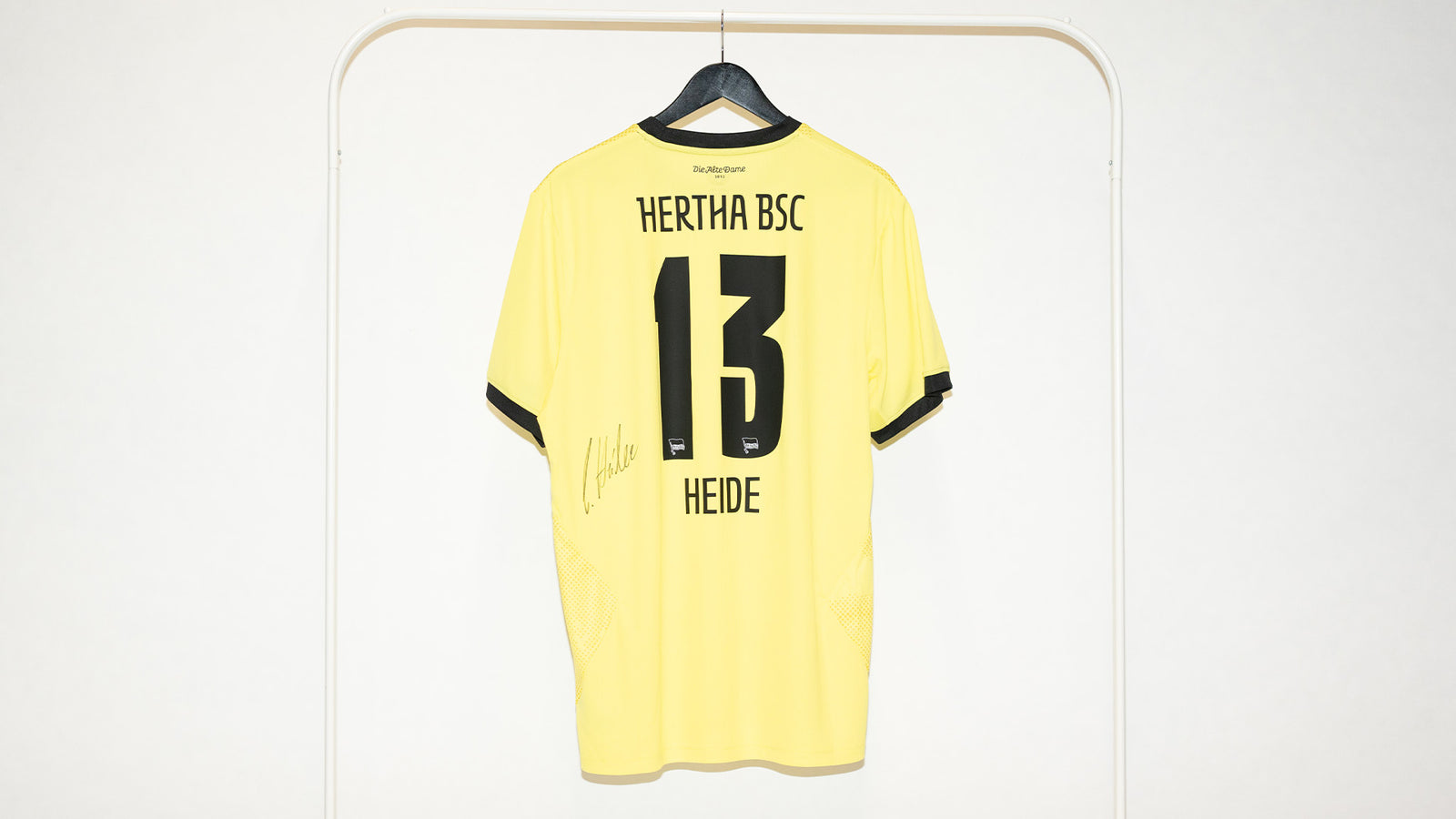 Hertha getragenes langarm Heimtrikot Konstantin Heide #13 Rückenansicht