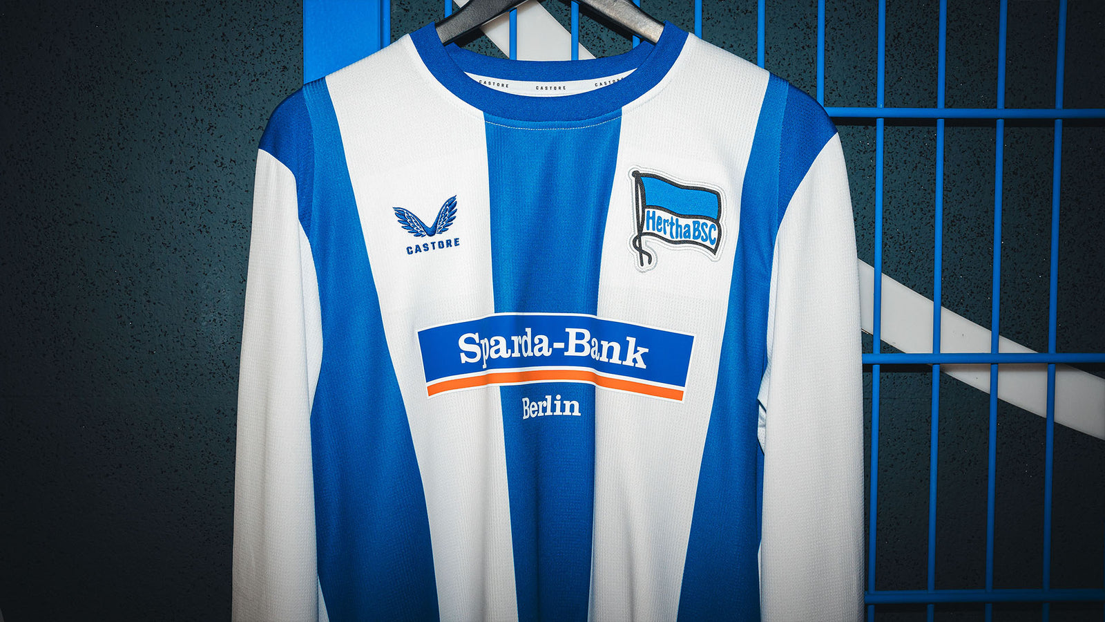 Hertha Heimtrikot 26/27 Jensen Frontansicht Detail