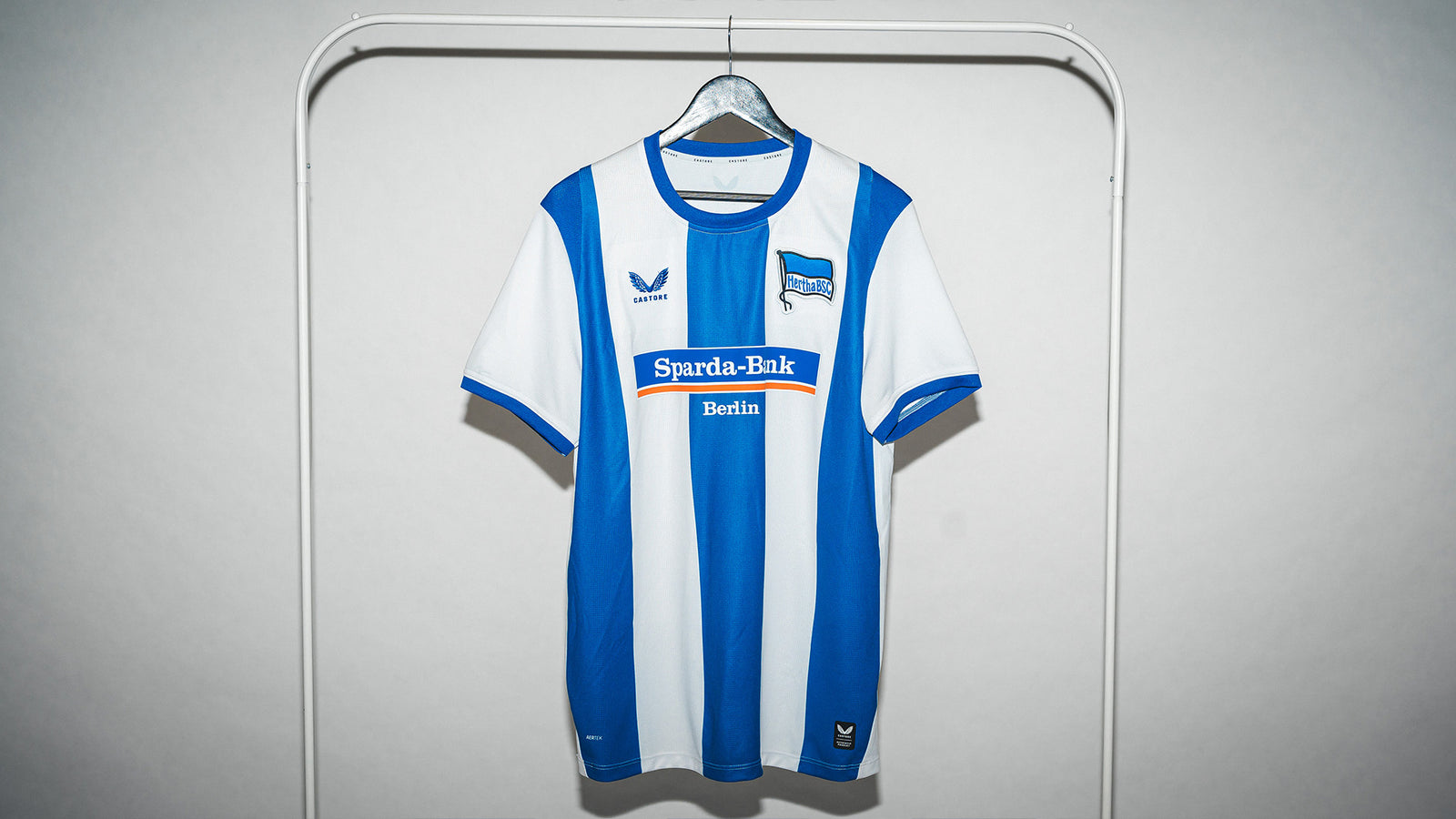 Hertha getragenes kurzarm Heimtrikot Pascal Klemens #41 Frontansicht