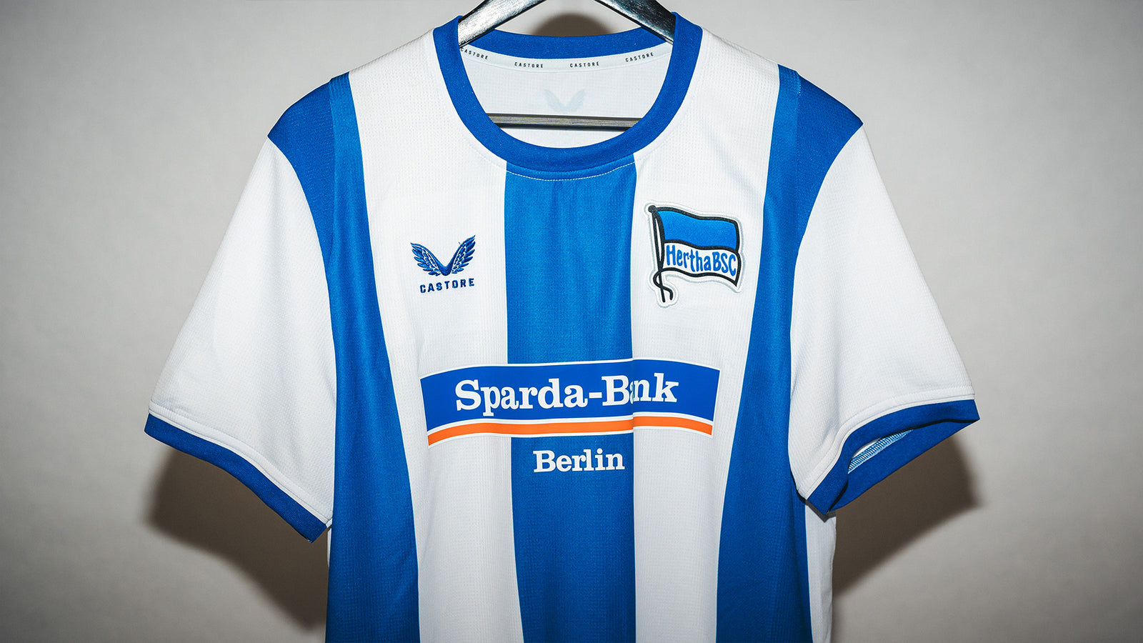 Hertha getragenes langarm Heimtrikot Pascal Klemens #41 Frontansicht Detail