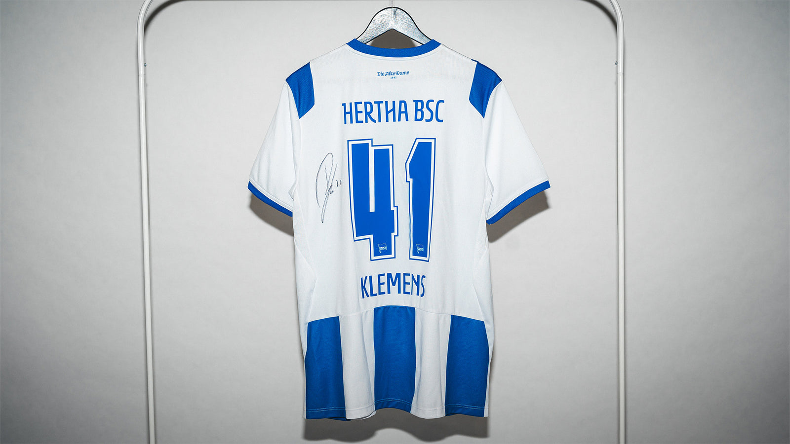 Hertha getragenes kurzarm Heimtrikot Pascal Klemens #41 Frontansicht