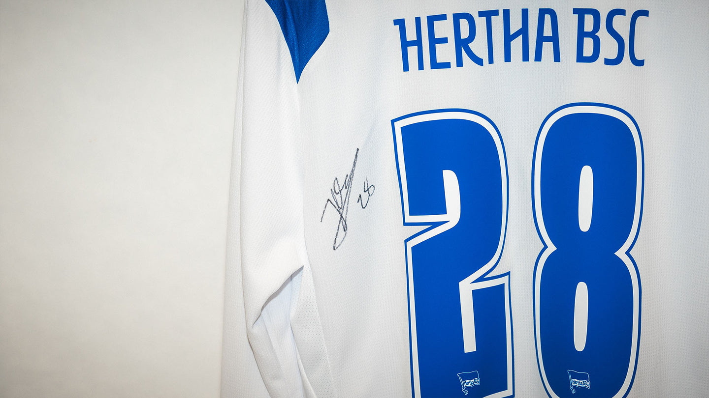 Hertha getragenes langarm Heimtrikot Jelanie Ndi #28 Rückenansicht Detail
