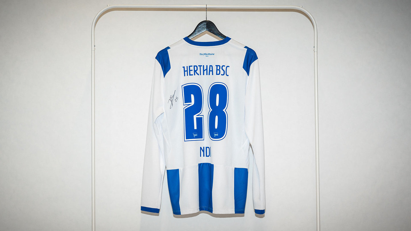 Hertha getragenes langarm Heimtrikot Jelanie Ndi #28 Rückenansicht