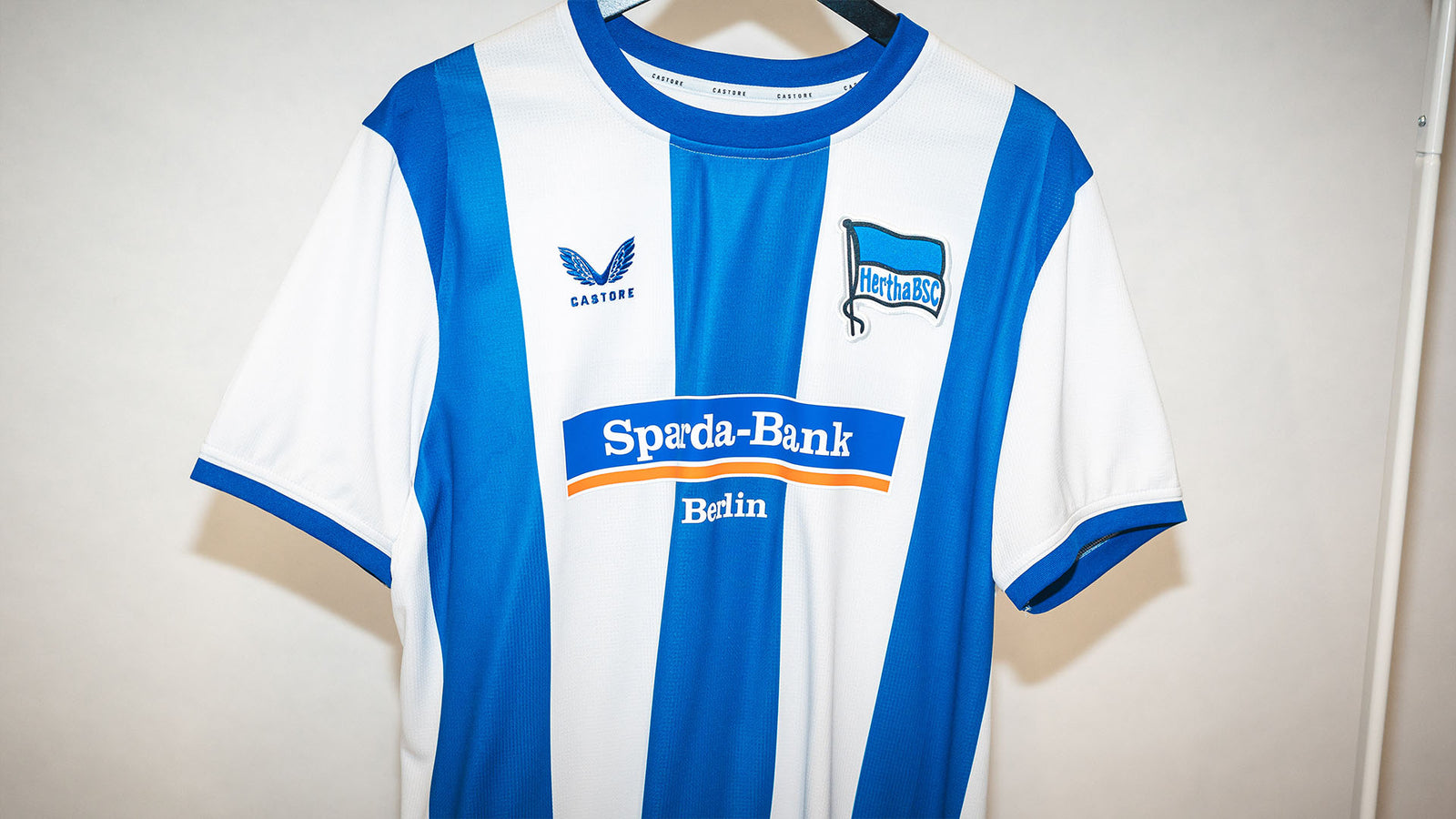 Hertha Heimtrikot Luca Schuler Frontansicht Detail