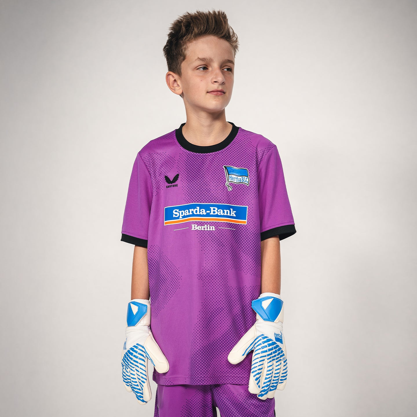 Hertha Torwarttrikot Kids 26/27 violett kurzarm mit Model
