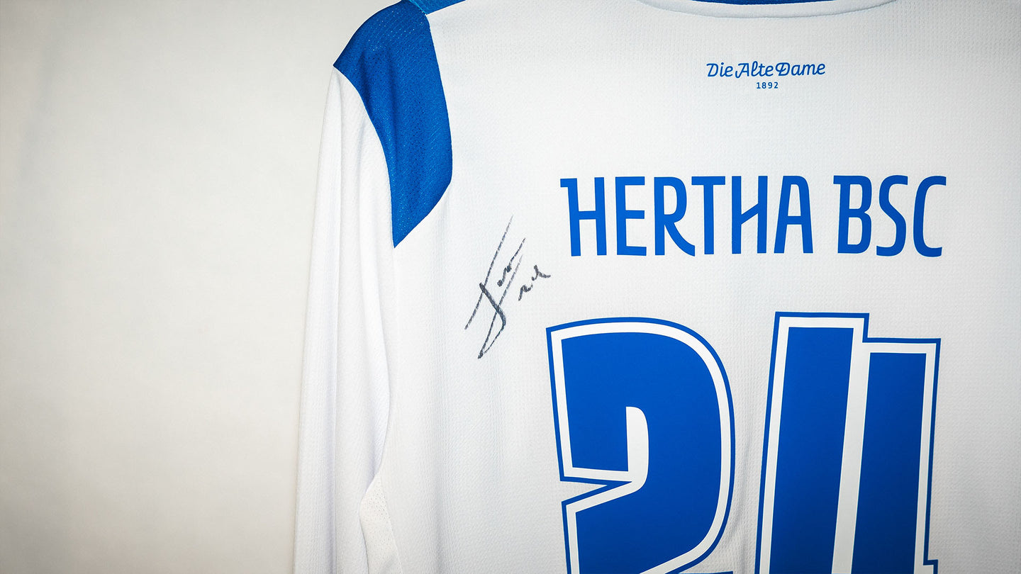 Hertha getragenes langarm Heimtrikot Jon Dagur Thorsteinsson #24 Rückenansicht Detail