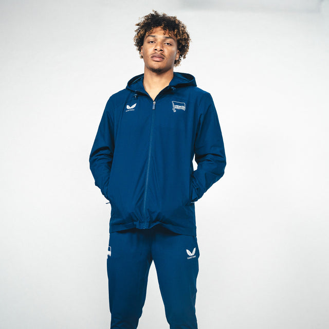 Regenjacke Castore navy an Oluwaseun Adewumi