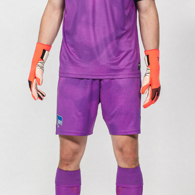 Hertha Torwartshorts 26/27 violett mit Model