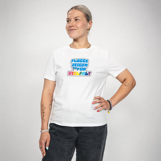 Hertha T-Shirt Flagge zeigen für Vielfalt Damen Vorderansicht