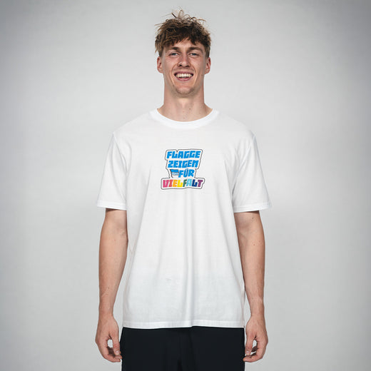 Hertha T-Shirt Flagge zeigen für Vielfalt Vorderansicht