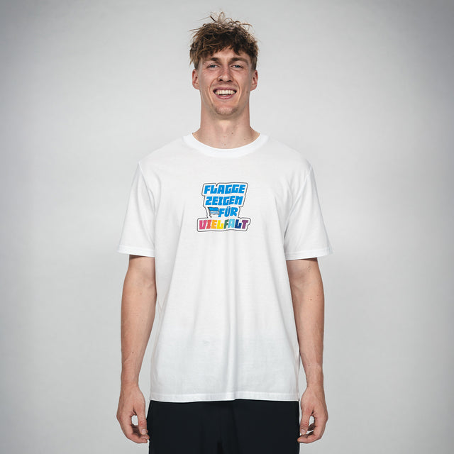 Hertha T-Shirt Flagge zeigen für Vielfalt Vorderansicht