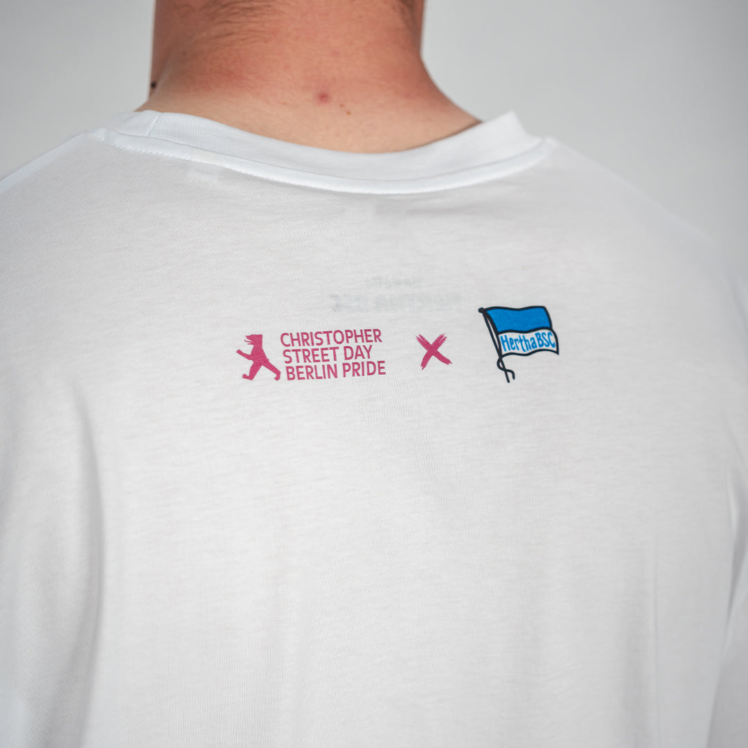 Hertha T-Shirt Flagge zeigen für Vielfalt Detail Rückansicht