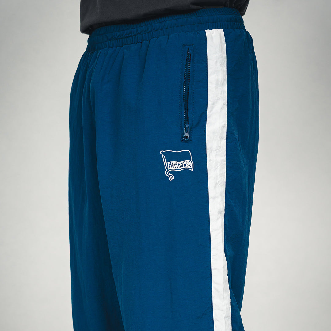 Hertha Nylon Hose Detail Hertha Fahne und Hosentasche